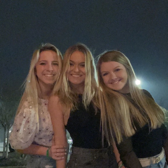 Meet your Posher, Amelia - Picture 1 of 1